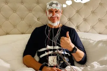 Steven Laureys dans "C'est pas tous les jours dimanche - RTL TVI"