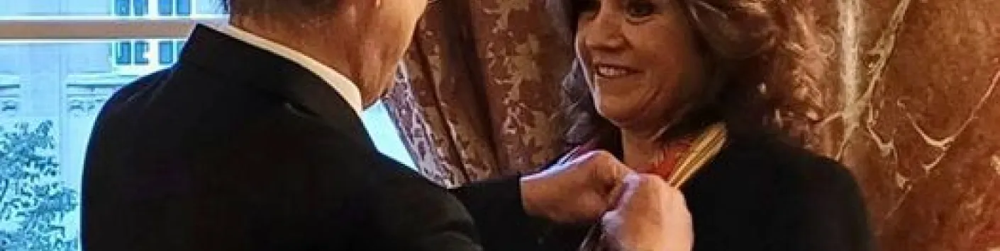 Félicitations à Valérie André, Directrice de recherches FNRS ULB - Université libre de Bruxelles,  Directrice de la classe des lettres de Académie royale des Sciences, des Lettres et des Beaux-Arts de Belgique. Valérie André  a reçu les insignes de Cheval